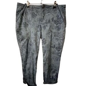Democracy Gray Floral-Pattern cropped Cargo Pants